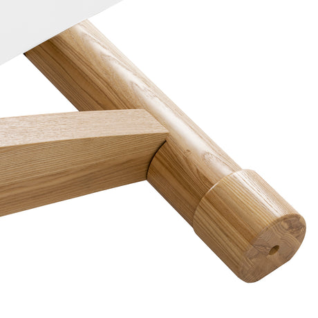 Sillon Siesta Camilla SPA Eléctrica – Blanca, Base Marrón Claro · Base de madera