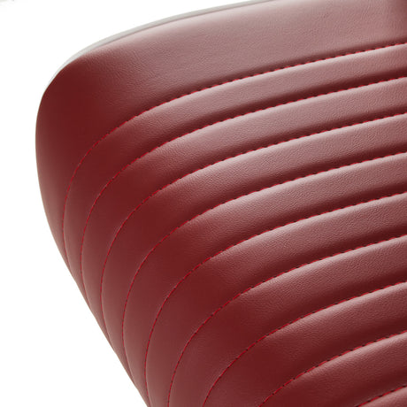 Gabbiano Visionerio+ sillón de barbero hidráulico – Rojo, estructura cromada; detalle de las costuras del asiento