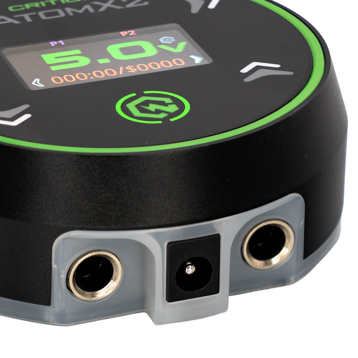 Critical Tattoo Atom X2 Fuente De Alimentación Negra — primer plano de la pantalla, los controles y las conexiones